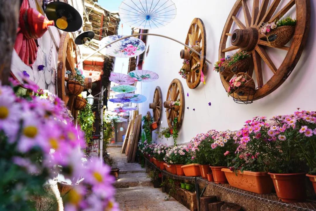 在麗江，美的不僅是古城!還有束河古鎮(zhèn)、玉龍雪山、藍月谷、虎跳峽、長江第一灣等！