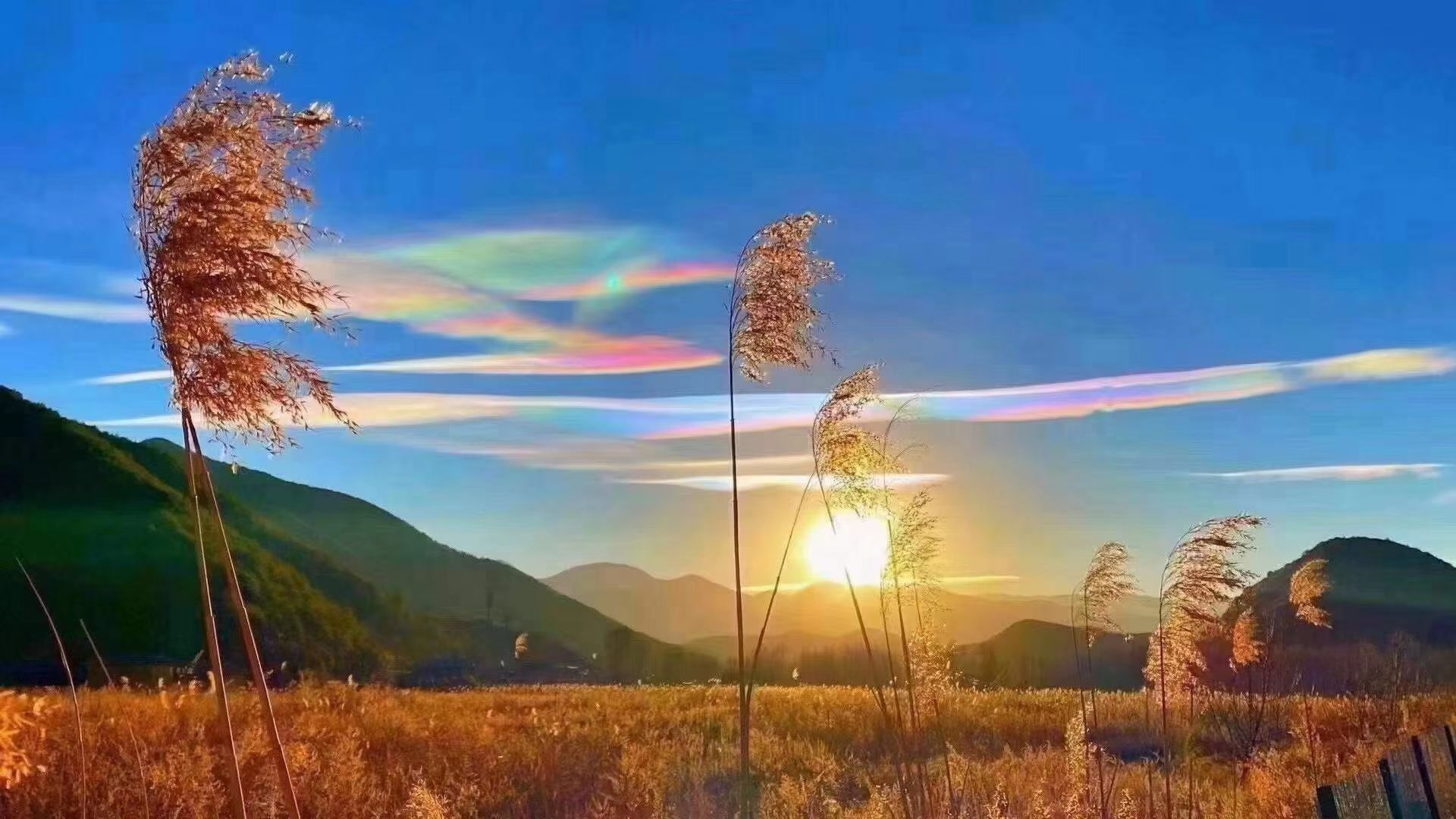 麗江天空七彩祥云驚艷來(lái)襲，你許愿了嗎？