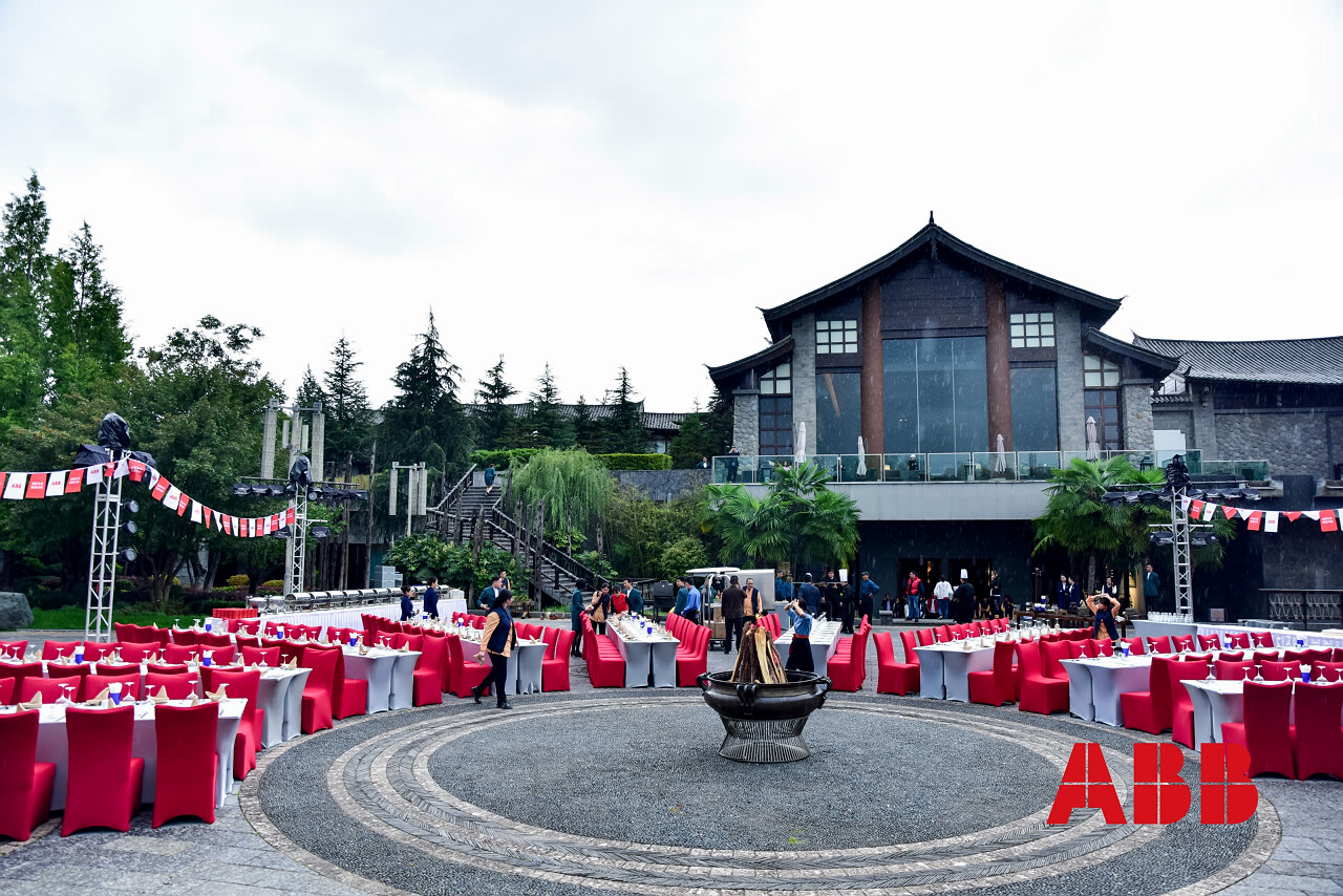 麗江束河古鎮(zhèn)定向?qū)殘F建拓展