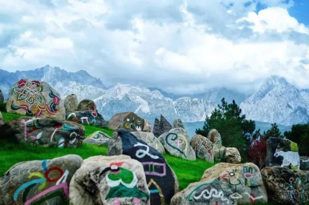  美景中體驗(yàn)納西傳統(tǒng)民俗秀，漫游絕美網(wǎng)紅打卡地