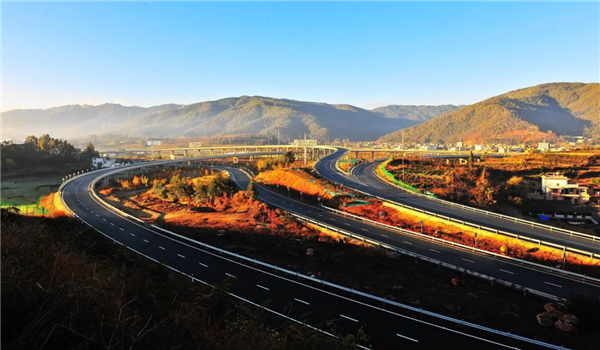 麗江這條高速登上央視《新聞聯(lián)播》！ 沿途風(fēng)景美如畫