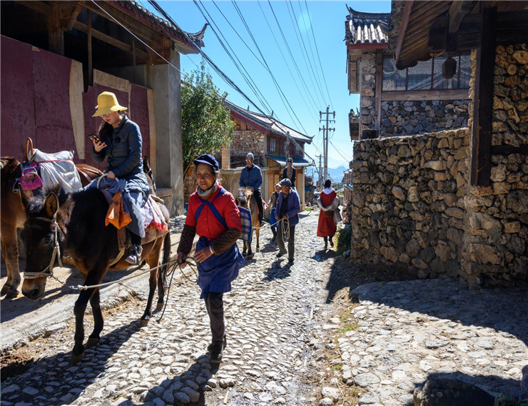 來麗江旅游可以不去古城，雪山下有座古村一定要去，美如人間仙境