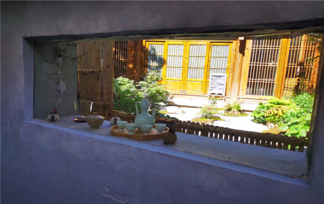 麗江古城 ，漫步古城石板路，邂逅小巷櫥窗里的詩情畫意