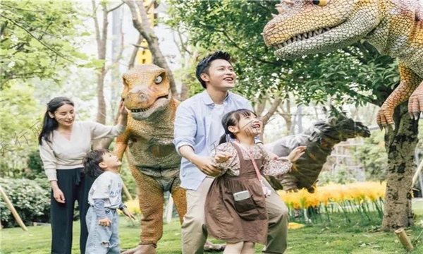 麗江千古情景區(qū)有“恐龍空降” 今年暑期給你帶來不一樣的體驗(yàn)