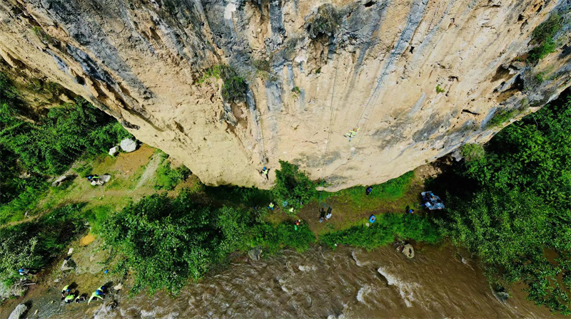 麗江石鼓鎮(zhèn)攀巖場(chǎng)