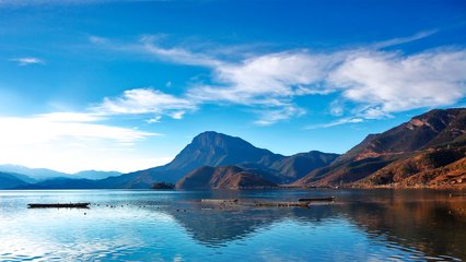 瀘沽湖，西南高原上的一個(gè)浪漫湖泊！   麗江紅色旅游