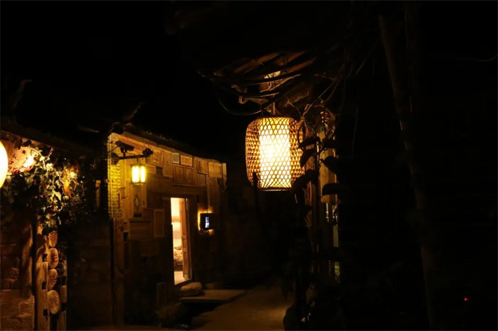 你見(jiàn)過(guò)月光下的麗江古城嗎？她是那樣的溫柔