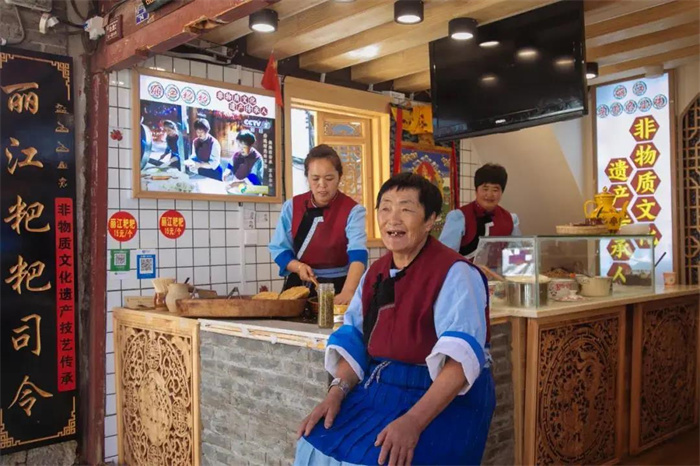 麗江特色美食推薦：油炸粑粑、水燜粑粑……好吃的麗江粑粑，竟還有那么多故事！