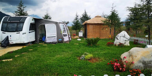 麗江房車(chē)營(yíng)地推薦〡華拓麗江中濟(jì)海房車(chē)營(yíng)地