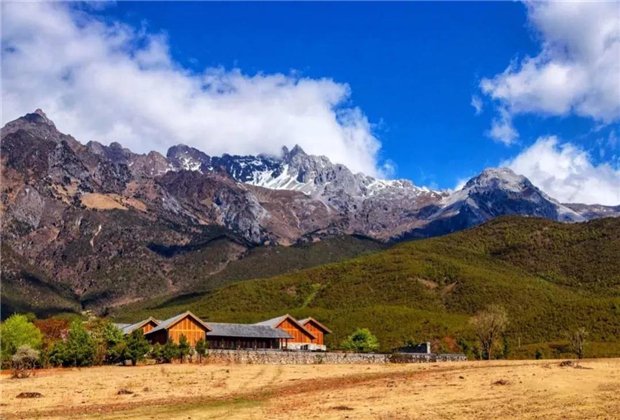 麗江定制旅游：玉龍雪山腳下竟藏有一個(gè)絕美村落，80%的游客都不知道！