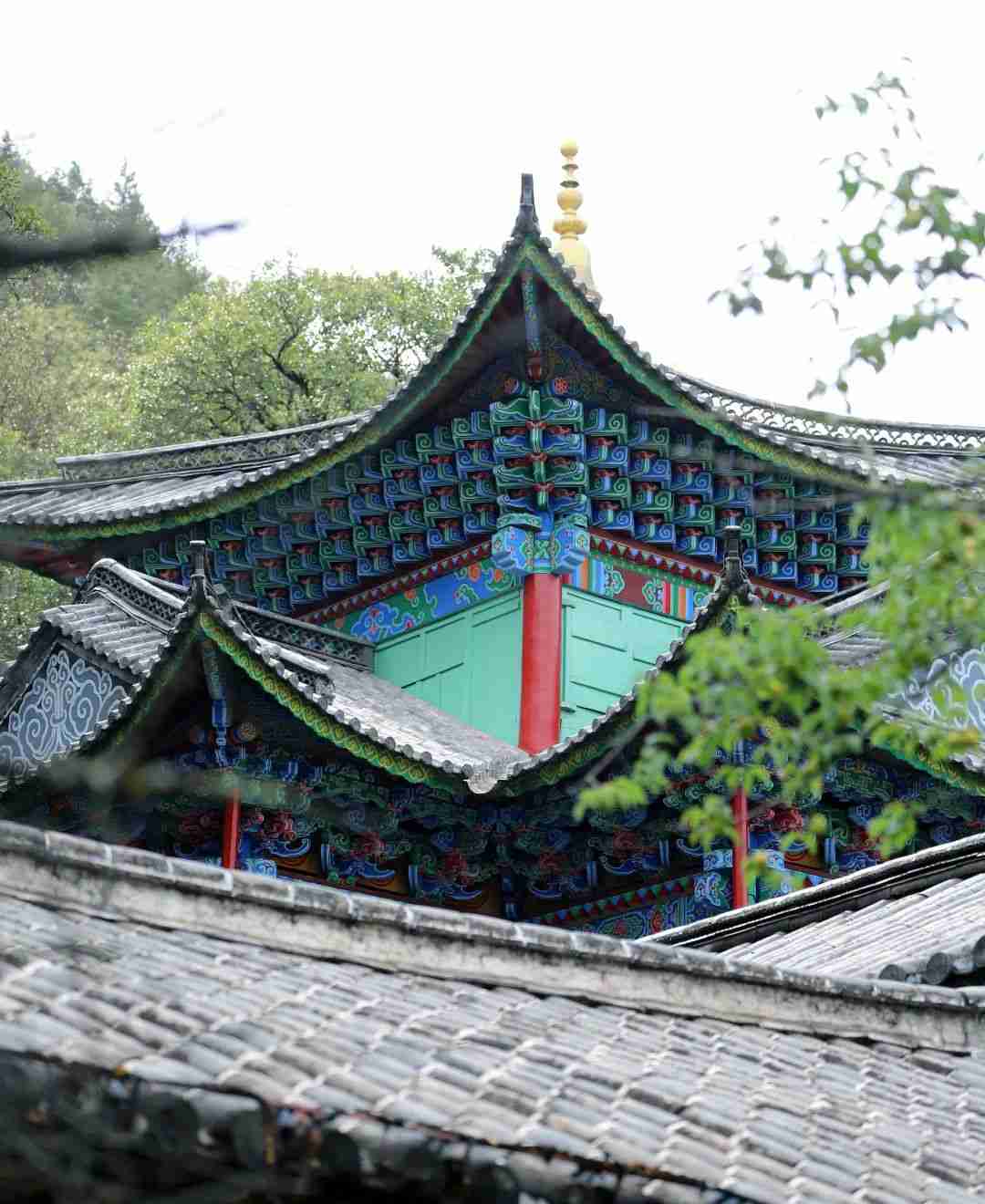 霞客碧海游，暮志麗江情