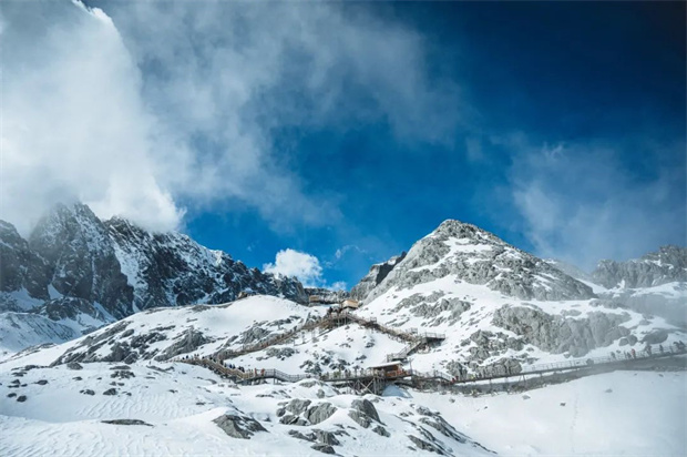 云南旅游,云南旅行社,云南團建公司,云南會議公司,云南策劃公司,麗江旅游,麗江旅行社,麗江團建公司,麗江會議公司：踏春，當(dāng)然玉龍雪山！